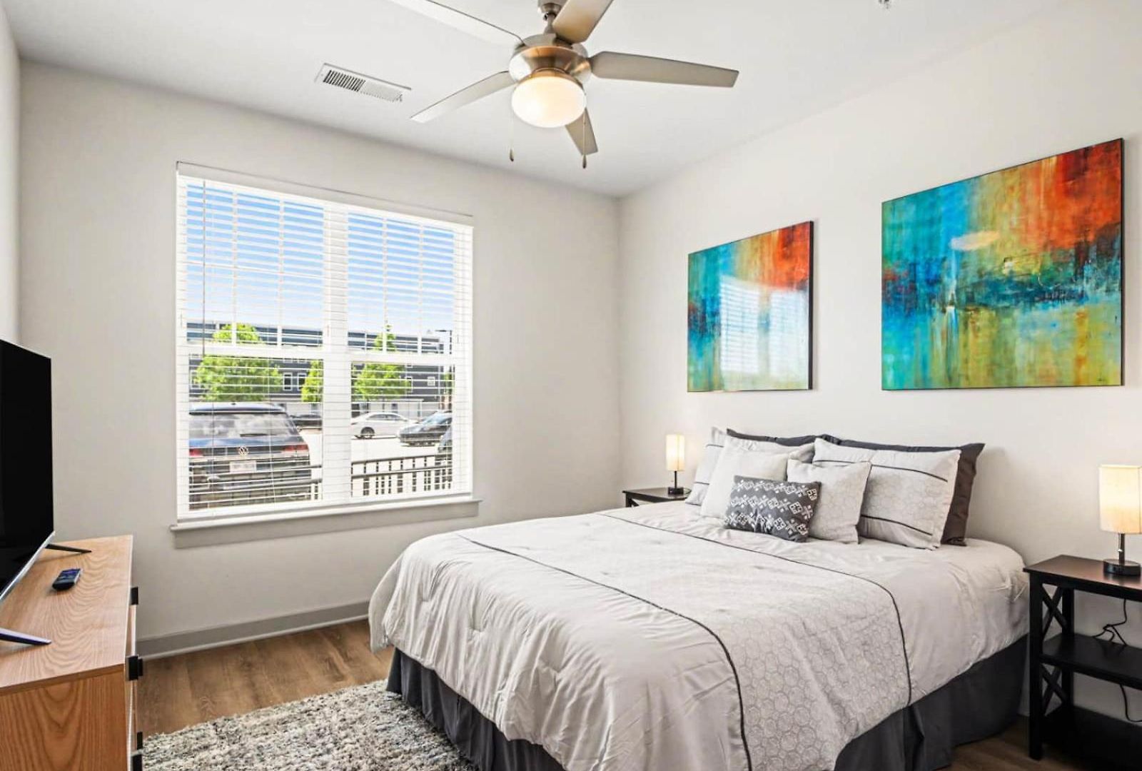 Luxury 2br Near Uptown | Noda & Light Rail