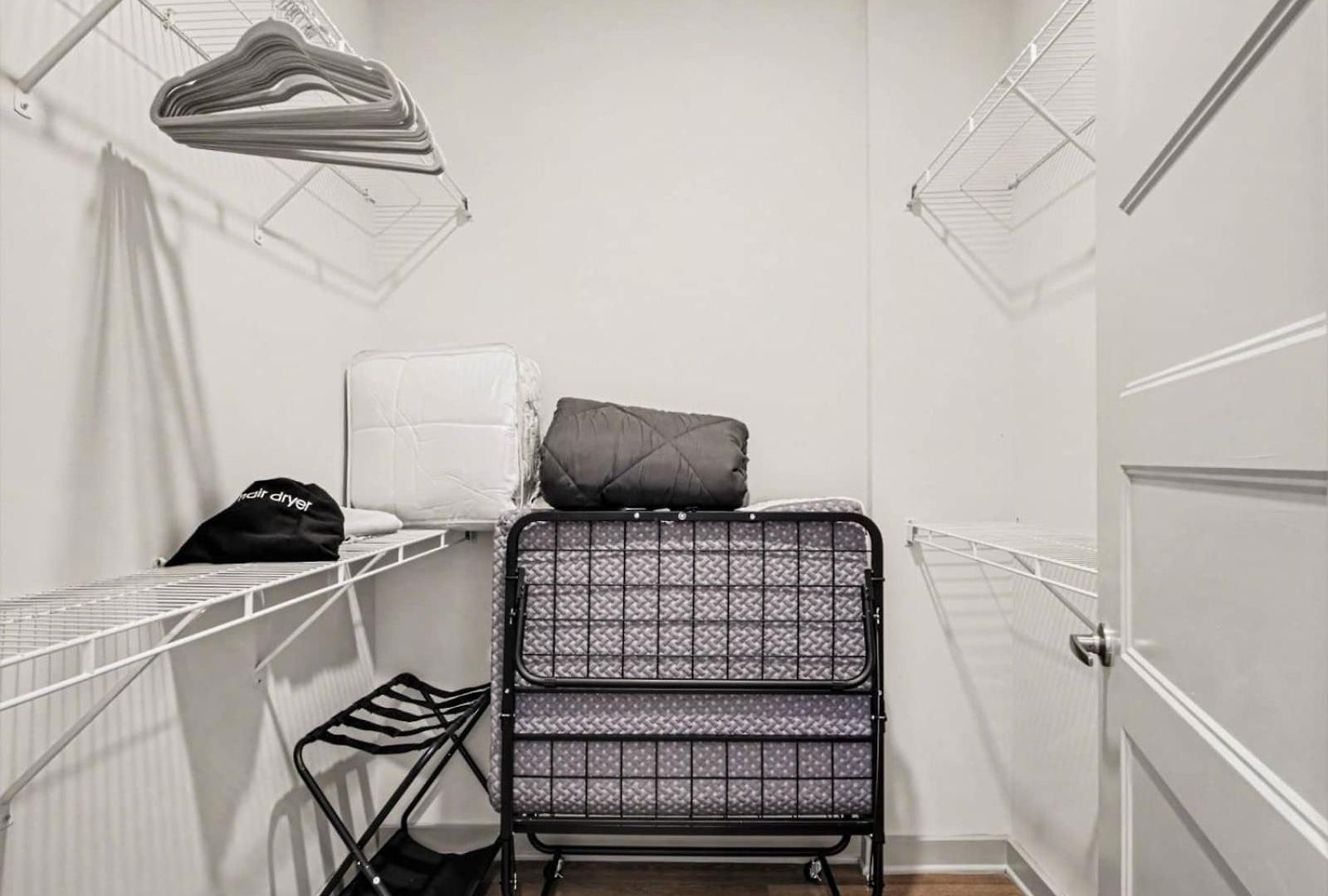 Luxury 2br Near Uptown | Noda & Light Rail Apartment