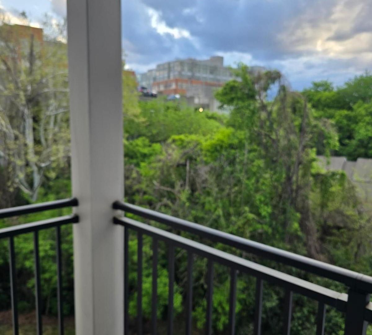 Stylish Urban W Balcony Apartment