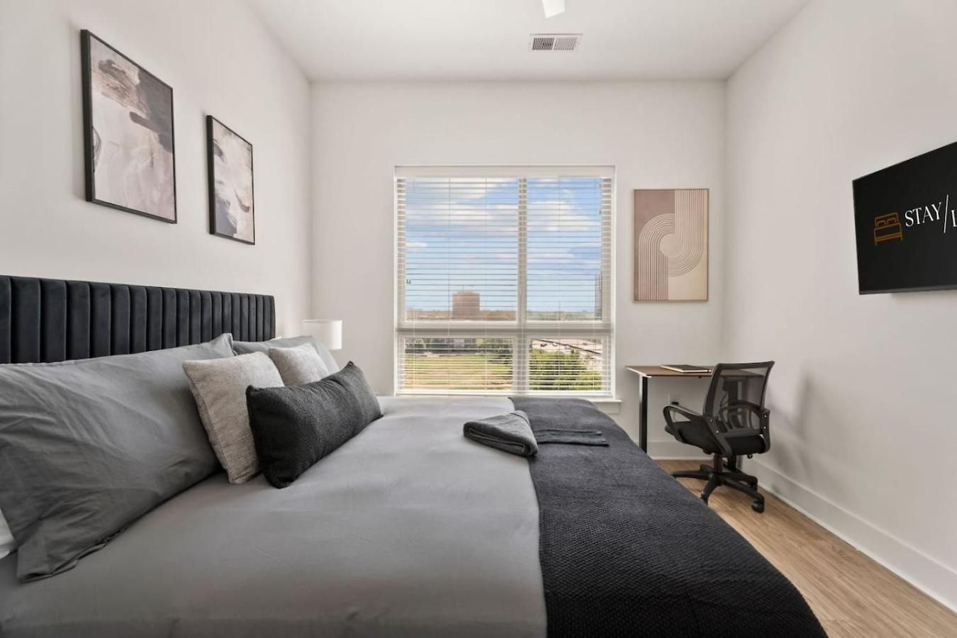 Apartment Skyline - Free Parking, Pool, Views *