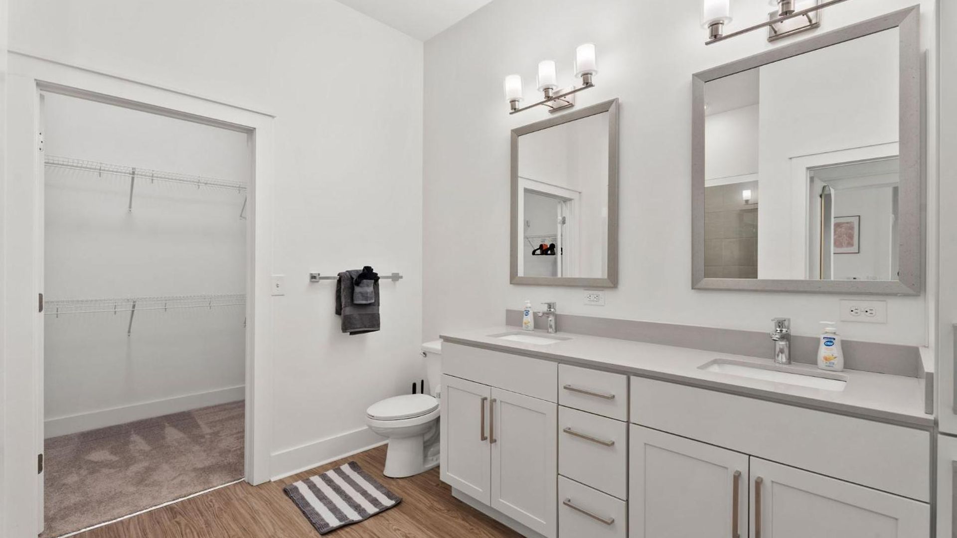 Carolina Charm - Free Parking, Pool, Gym Apartment