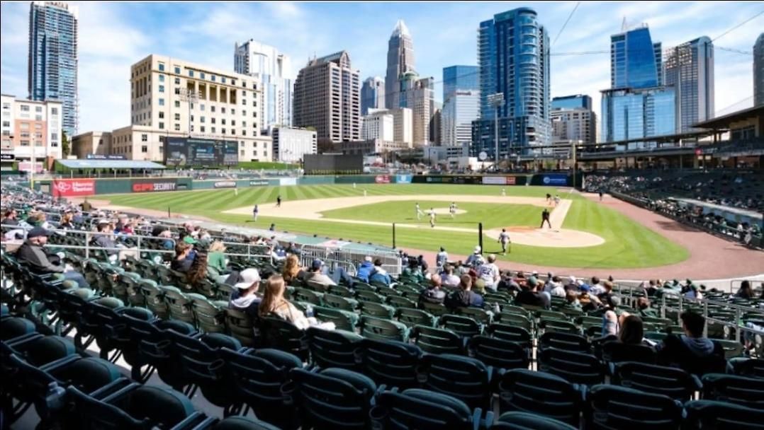 Luxurious 2br 2br Uptown Oasis, Boa, Nascar, Airport And View With Free Parking Apartment *