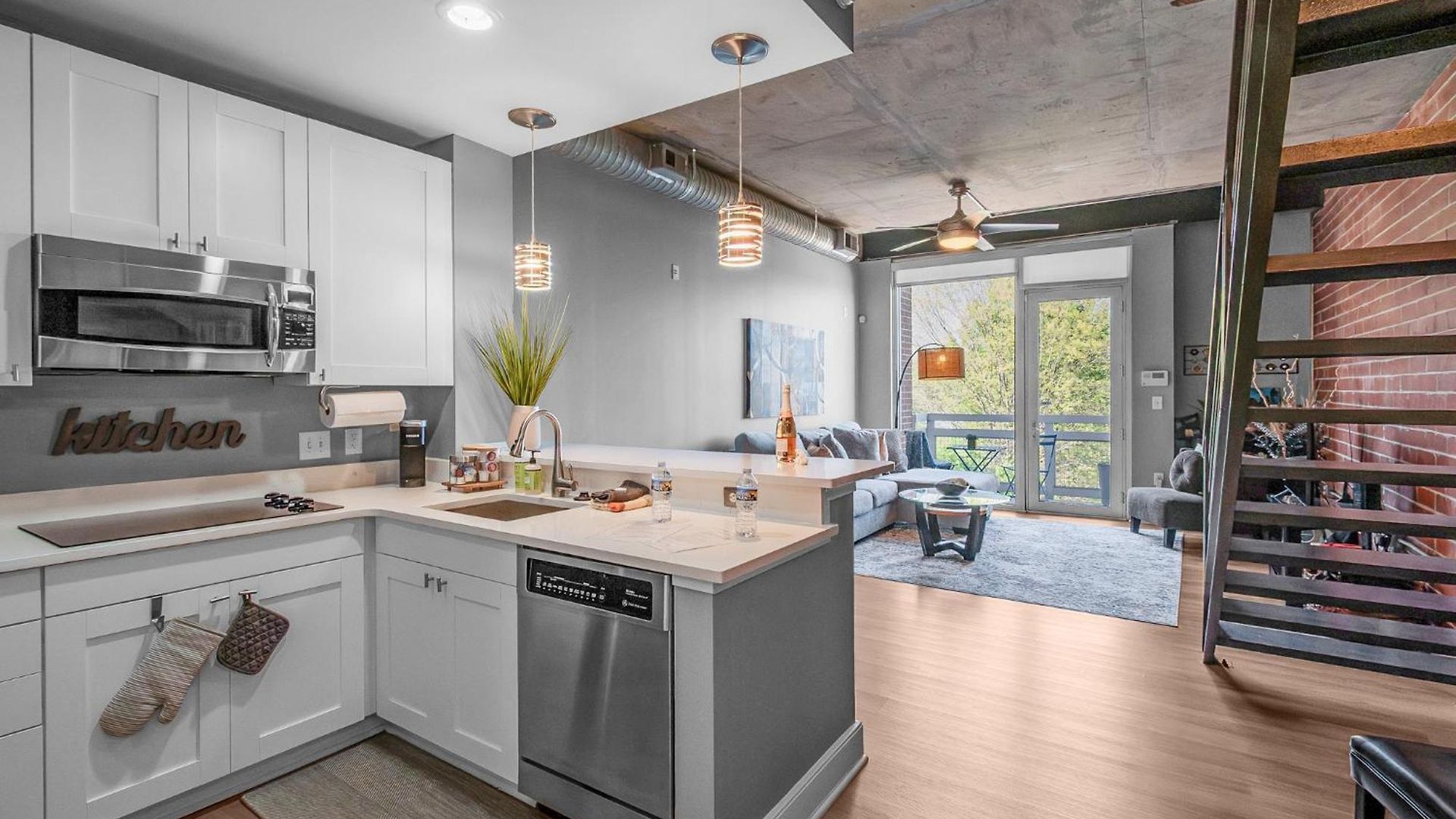 Modern Uptown Loft - Corporate-ready - Views Apartment *