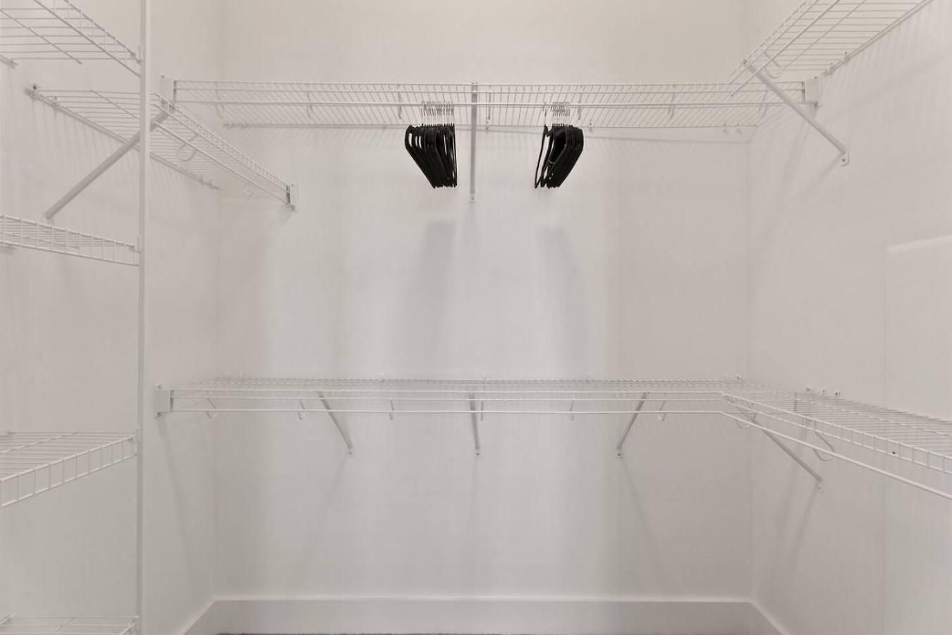 Apartment Skyline - Free Parking, Pool, Views