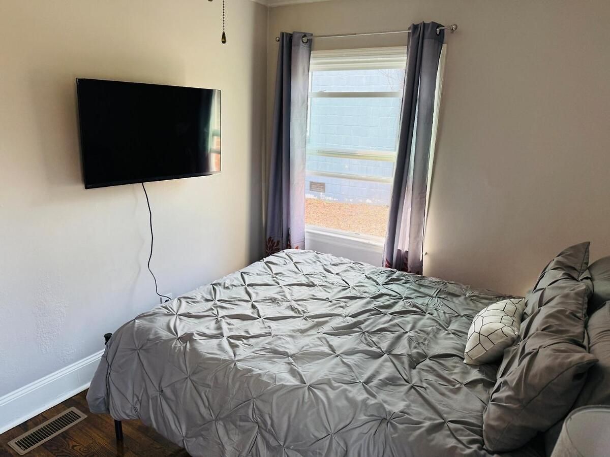 Two Side-by-side 1-bedroom Duplex Units Apartment *