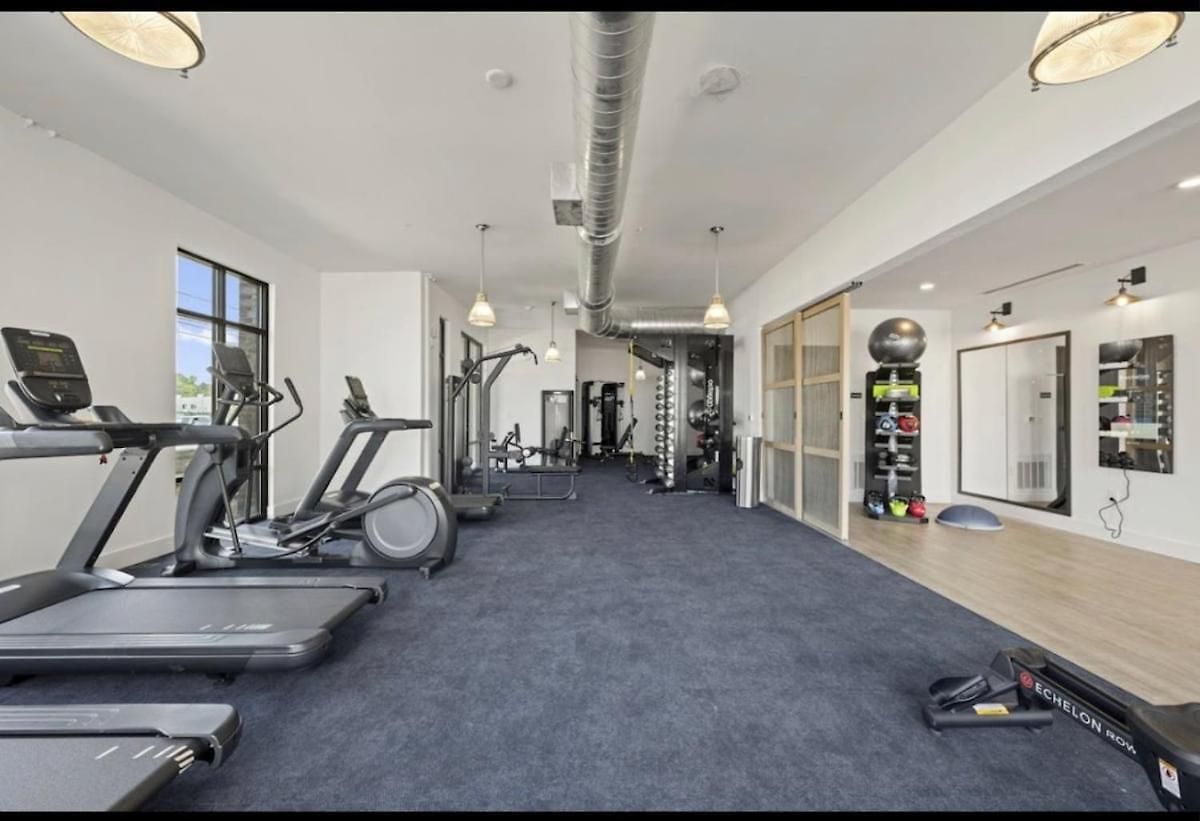 Luxurious 2br 2br Uptown Oasis, Boa, Nascar, Airport And View With Free Parking Apartment *