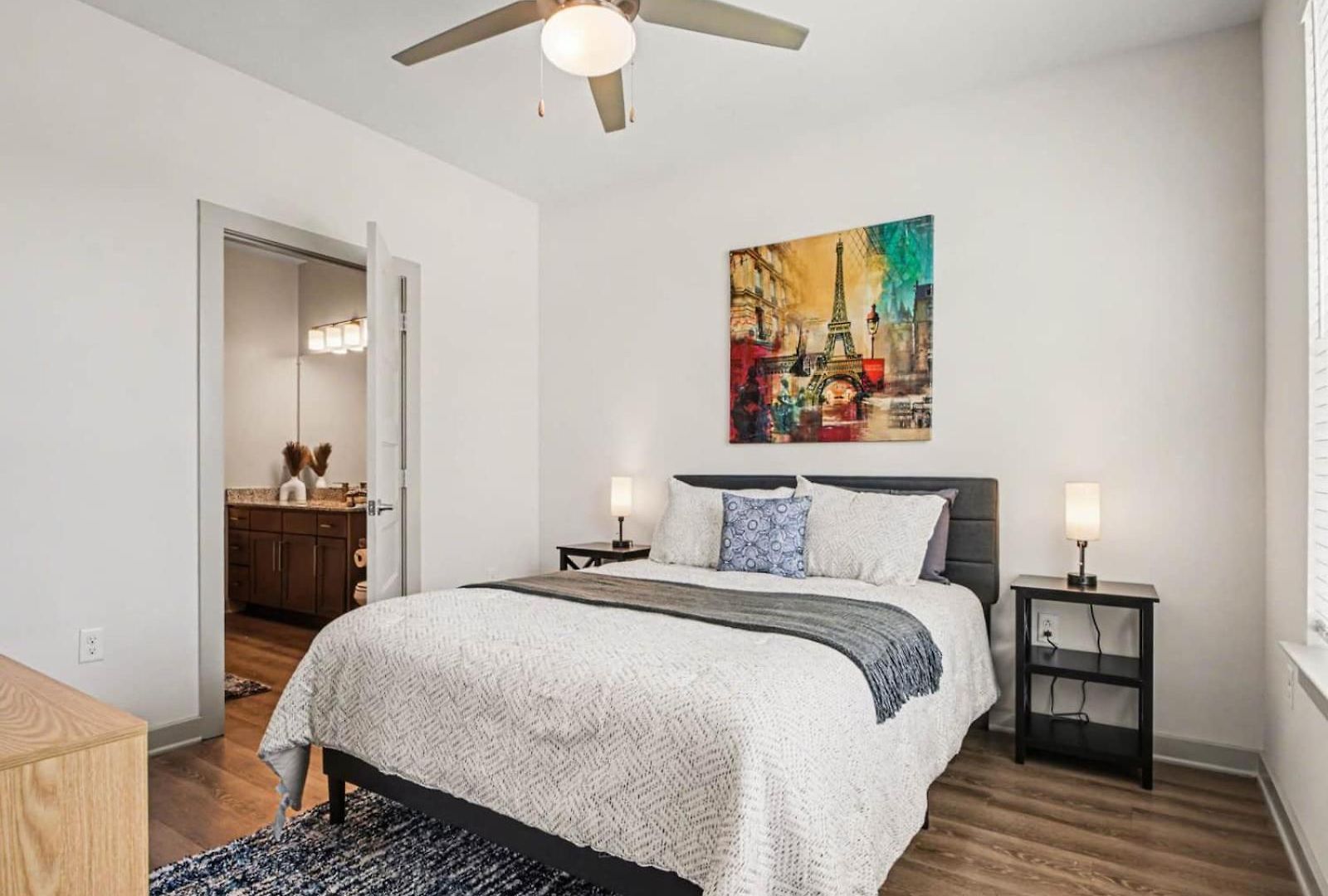 Luxury 2br Near Uptown | Noda & Light Rail Apartment