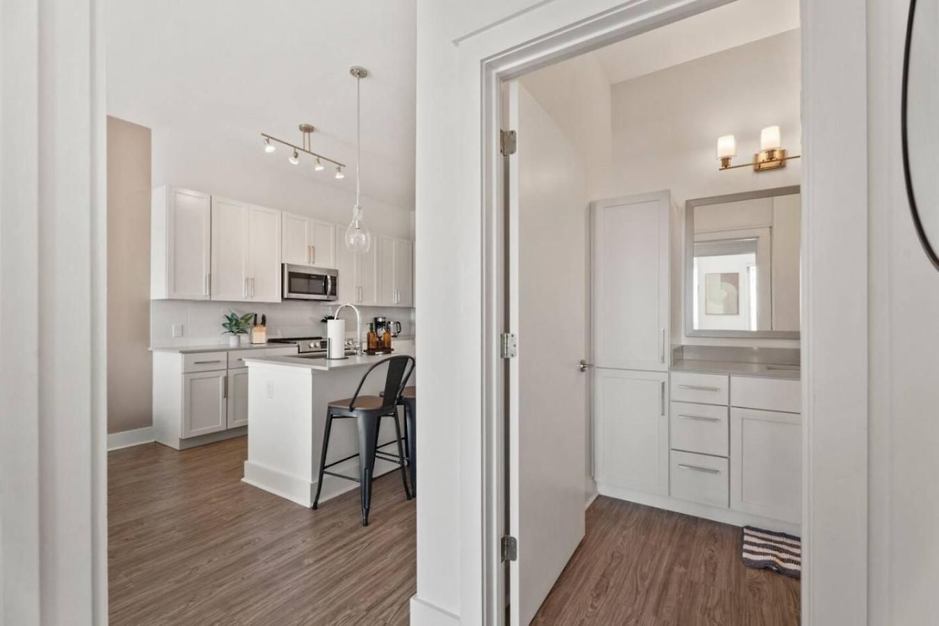 Skyline - Free Parking, Pool, Views * Charlotte