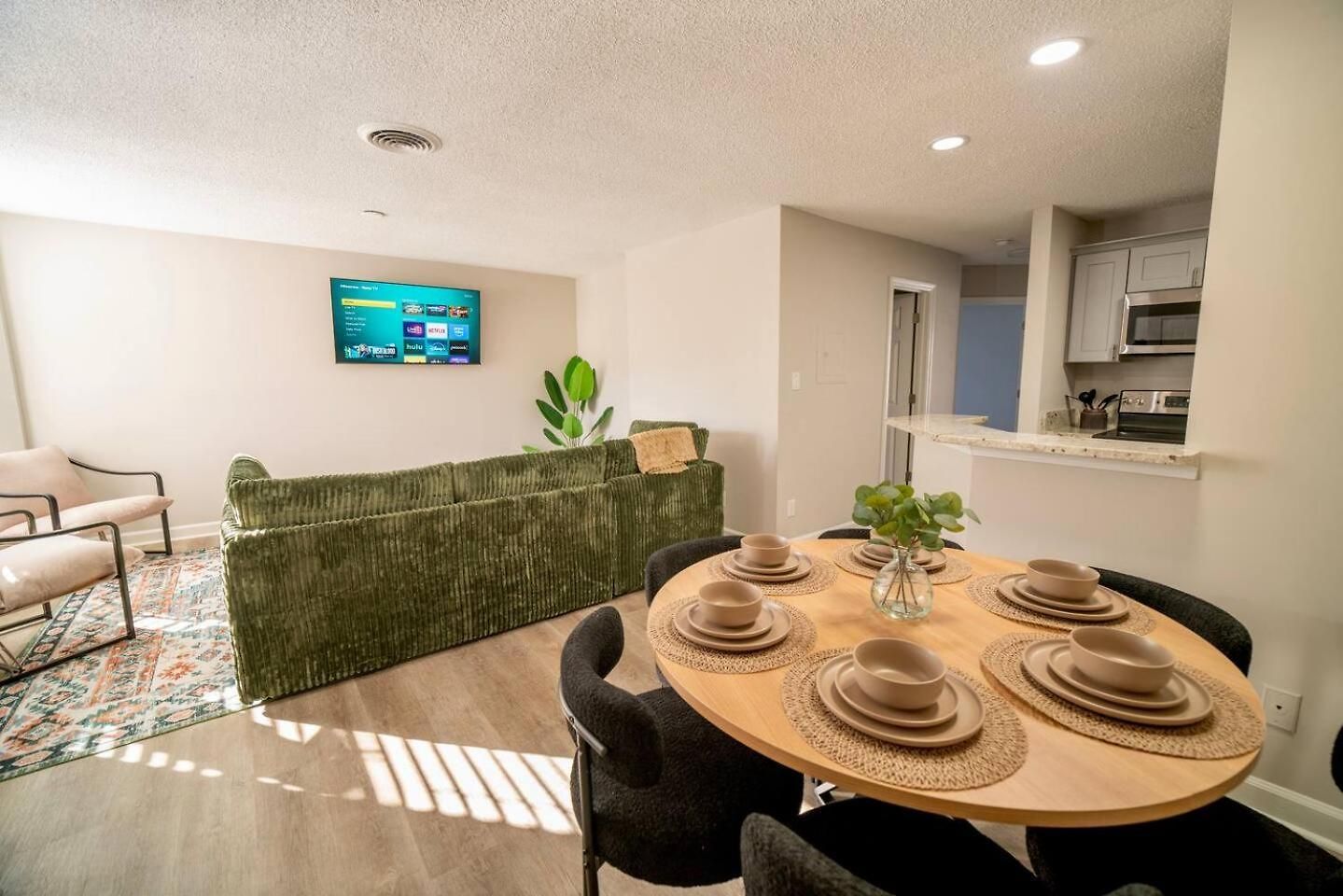 Uptown Luxe Retreat With Parking & Walk To Center Charlotte