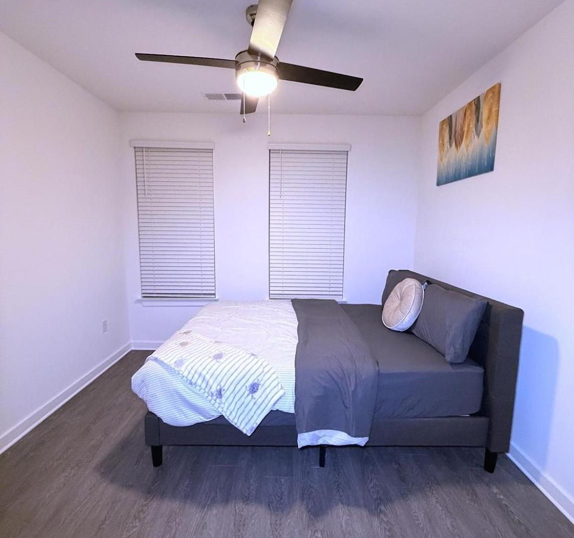 Luxurious 2br 2br Uptown Oasis, Boa, Nascar, Airport And View With Free Parking Apartment