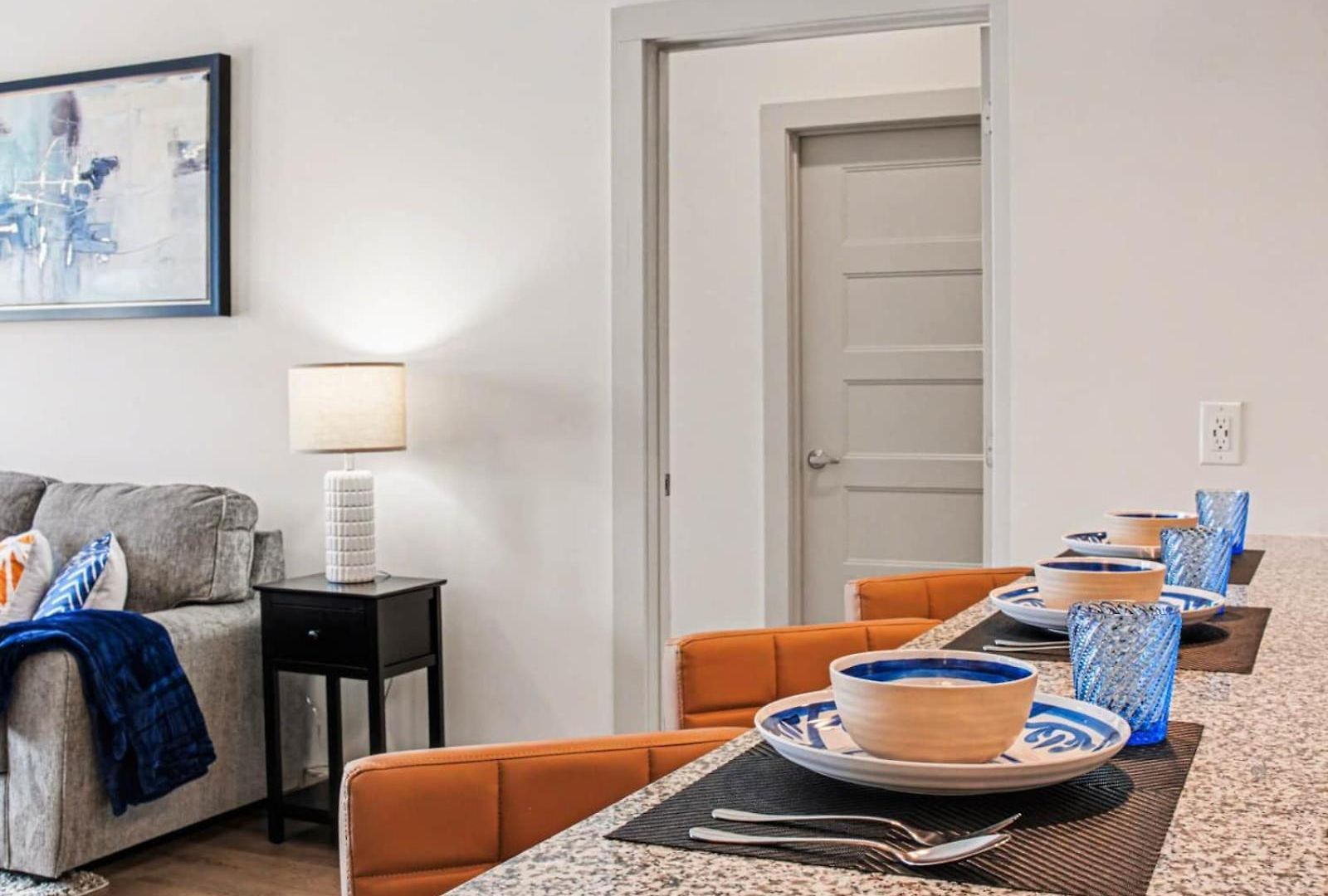 Luxury 2br Near Uptown | Noda & Light Rail Apartment *