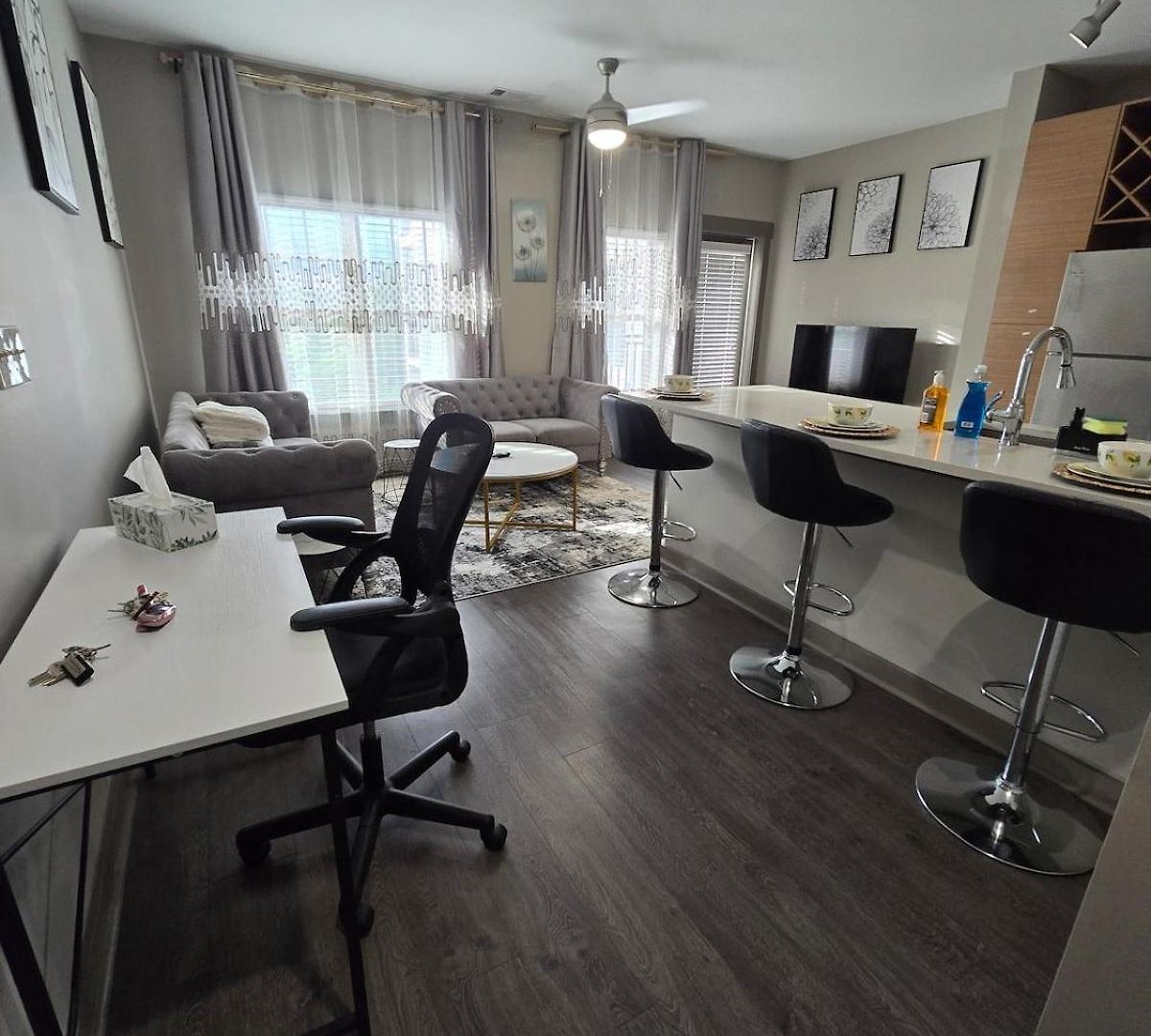 Apartment Stylish Urban W Balcony