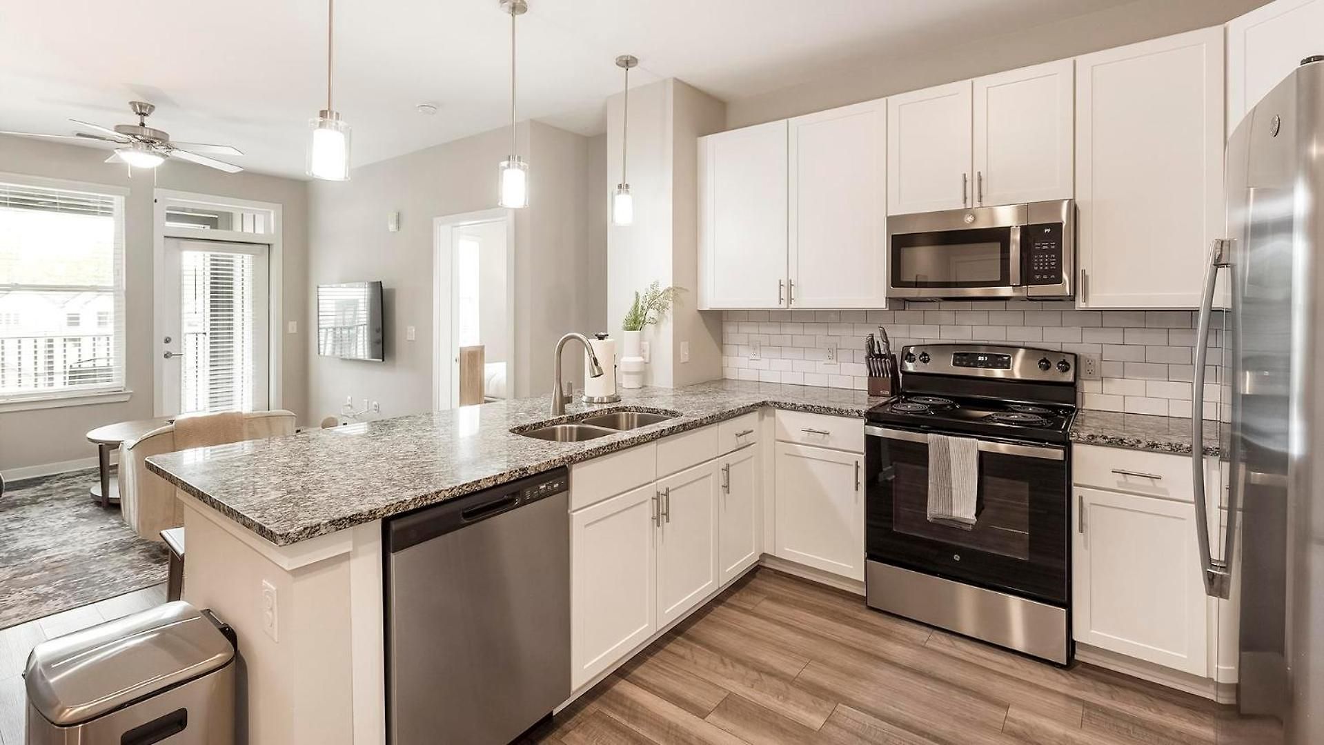 Landing Stunning 1bd Pool Yoga Apartment