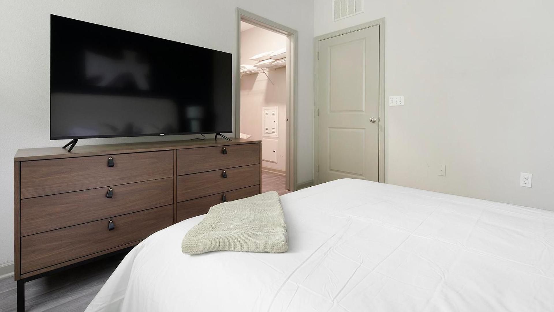 Landing Stunning 1Bd Gym Pool Apartment