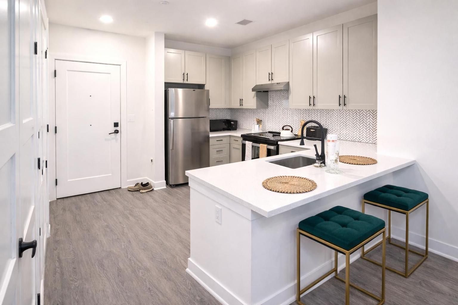 Luxurious 2br 2br Uptown Oasis, Boa, Nascar, Airport And View With Free Parking