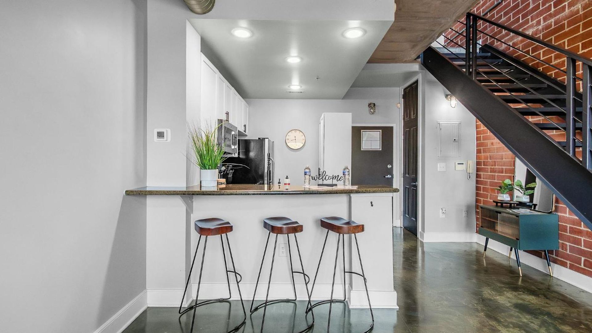Modern Uptown Loft - Corporate-ready - Views *