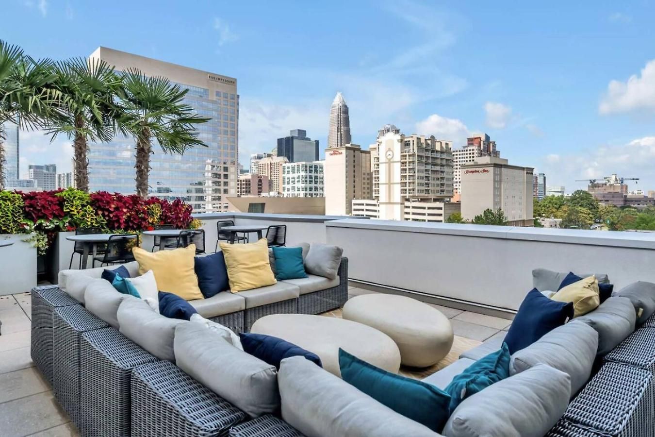 Skyline - Free Parking, Pool, Views