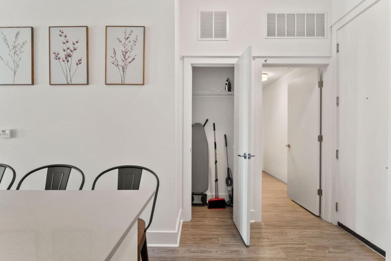 Queen Haven - Free Parking, Pool, Balcony