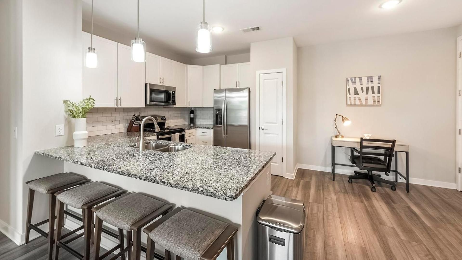 Landing Stunning 1bd Pool Yoga Apartment