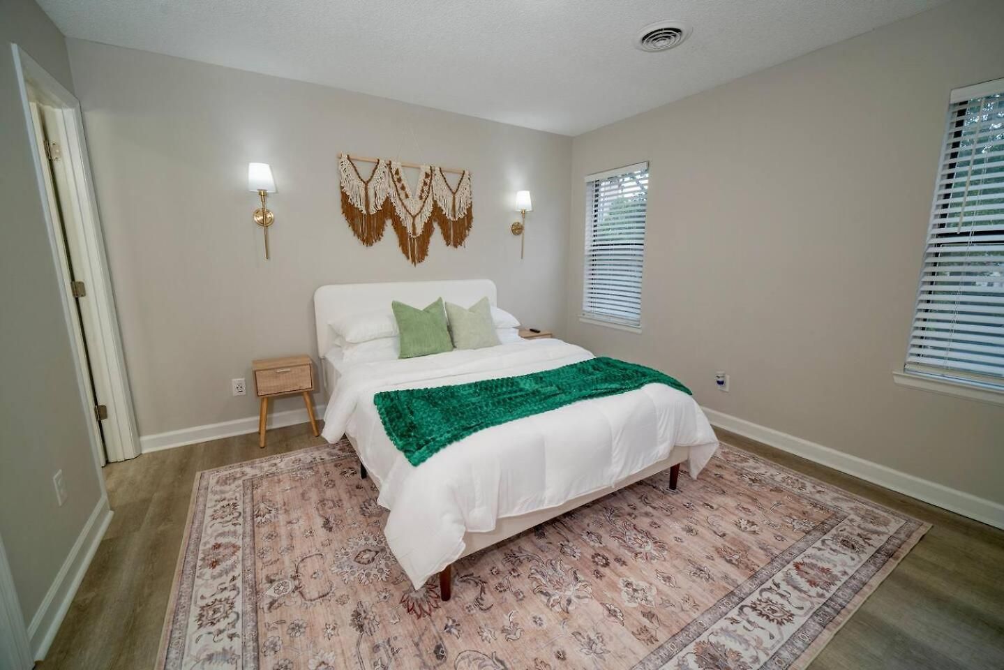Uptown Luxe Retreat With Parking & Walk To Center
