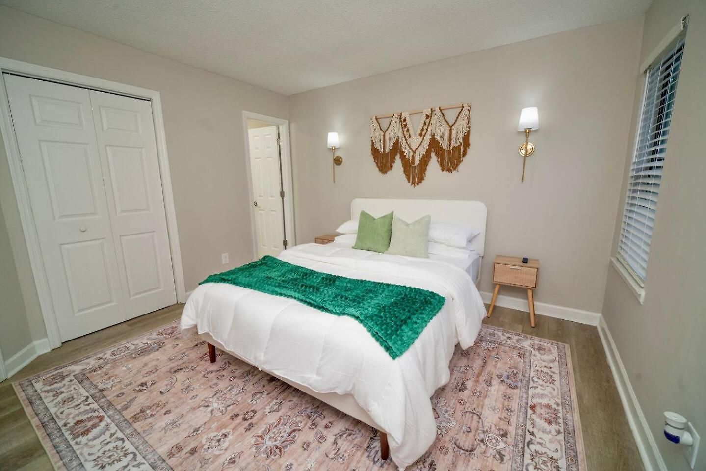 Uptown Luxe Retreat With Parking & Walk To Center Apartment *