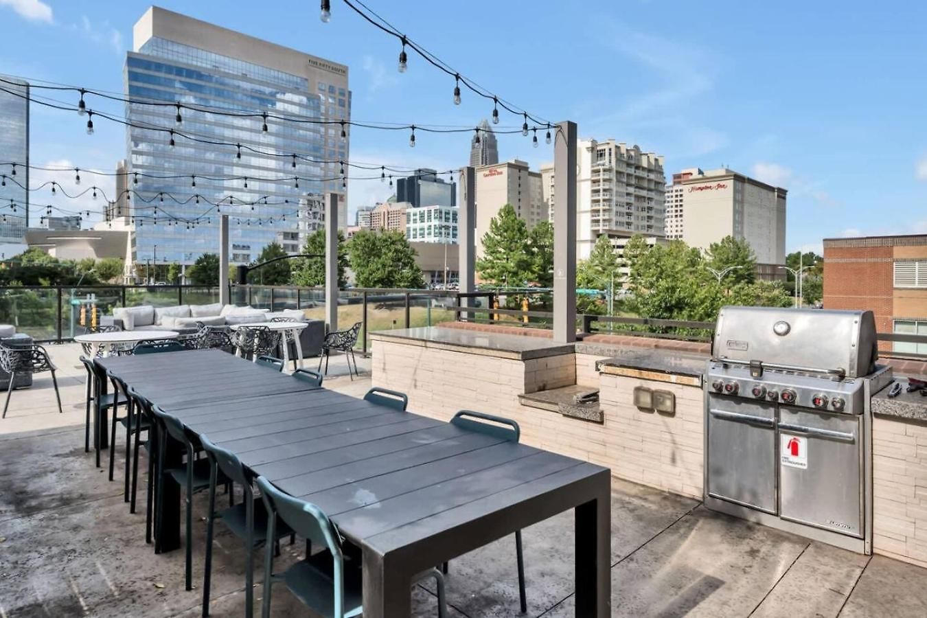 Skyline - Free Parking, Pool, Views
