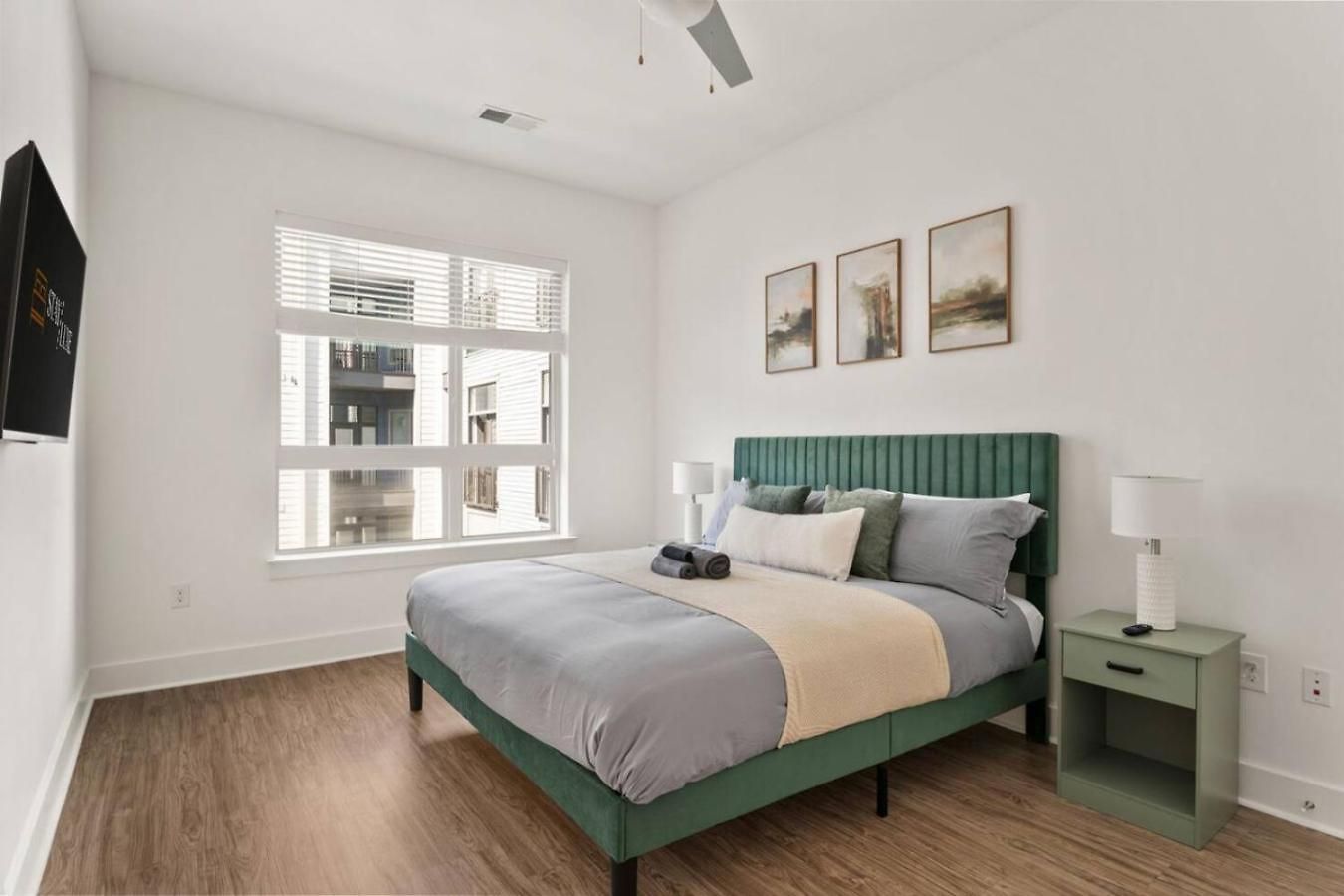 Queen Haven - Free Parking, Pool, Balcony