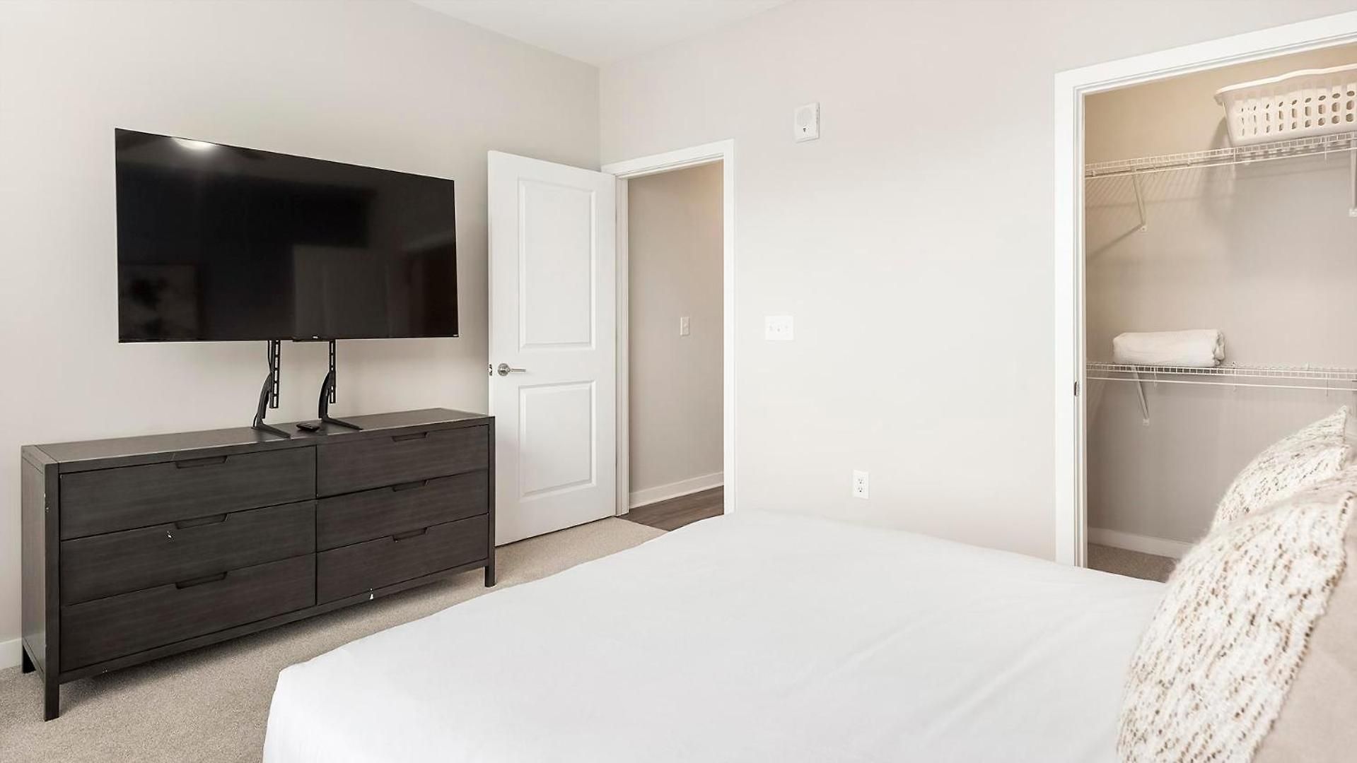 Landing Stunning 1bd Pool Yoga Apartment *