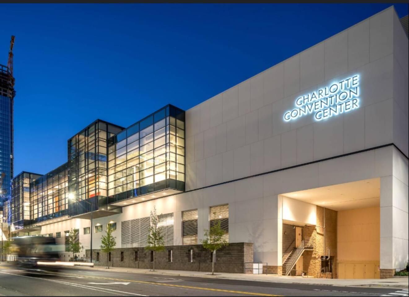 Uptown Luxe Retreat With Parking & Walk To Center