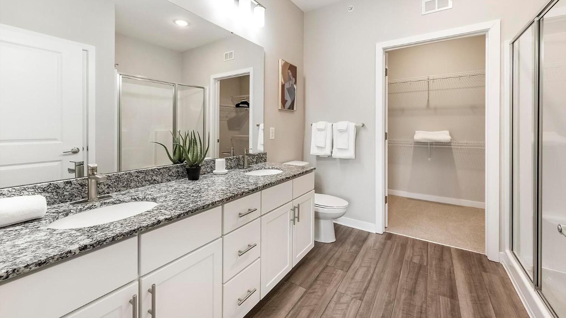 Landing Stunning 1bd Pool Yoga * Charlotte