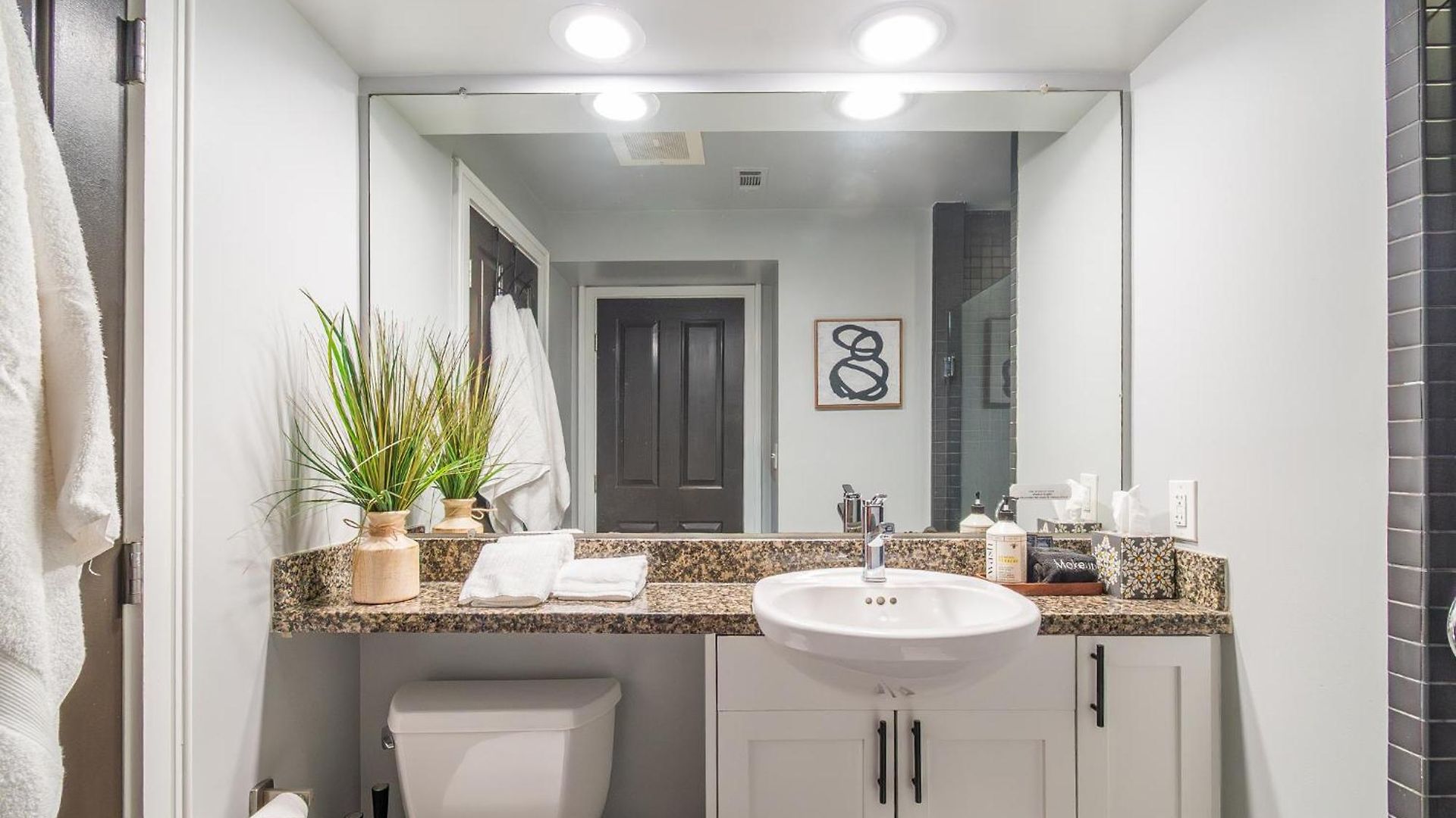 Modern Uptown Loft - Corporate-ready - Views Apartment *