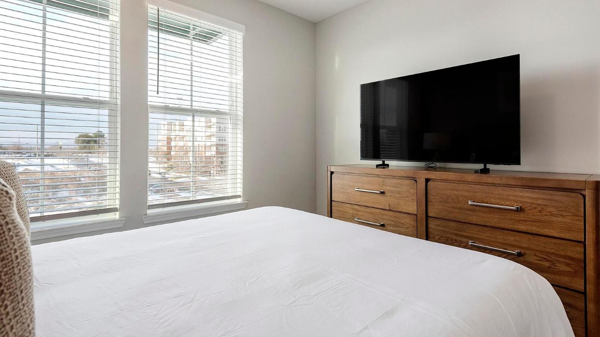 Landing Incredible 1bd Gym Pool Apartment *