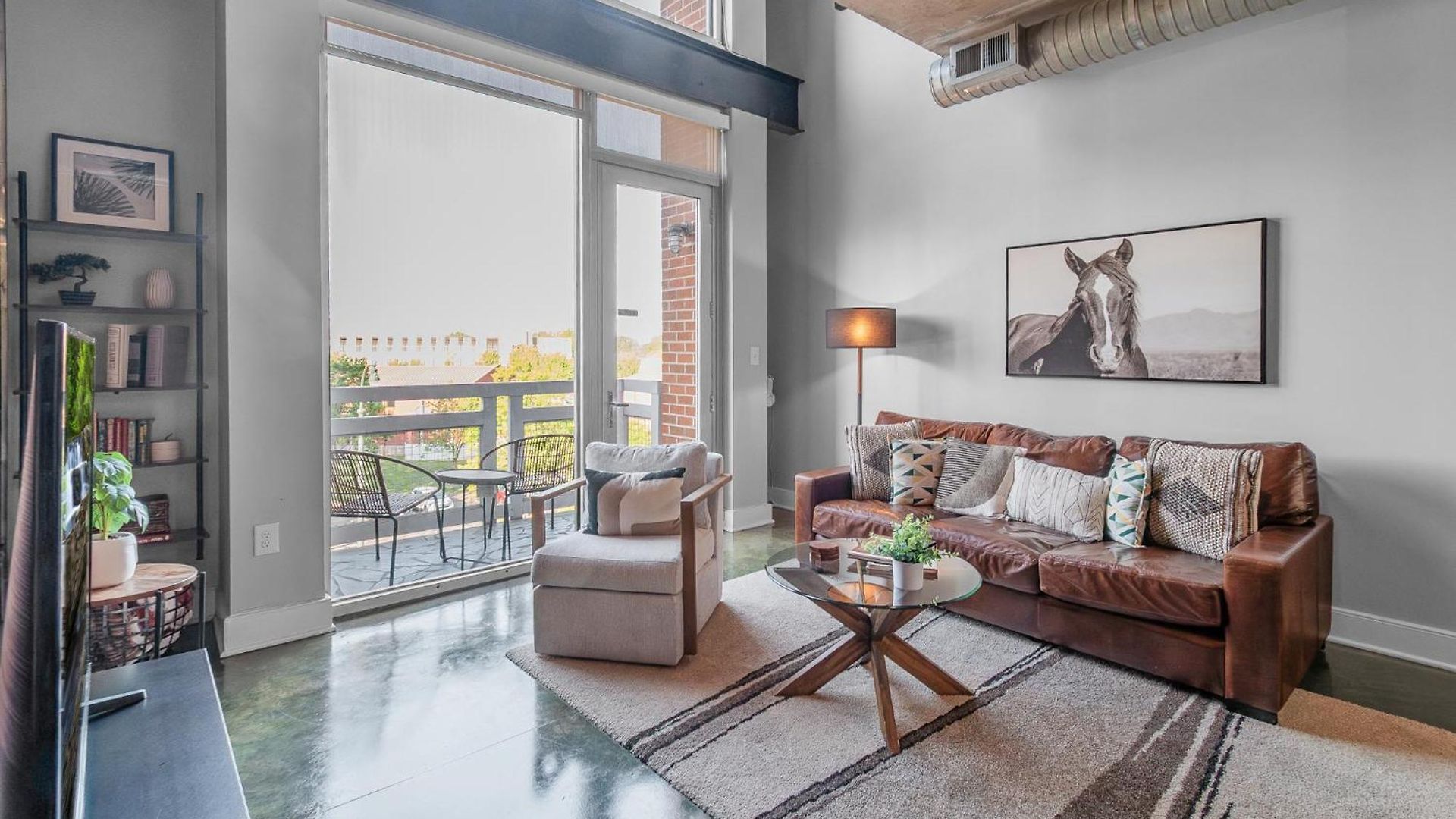 Modern Uptown Loft - Corporate-ready - Views Apartment