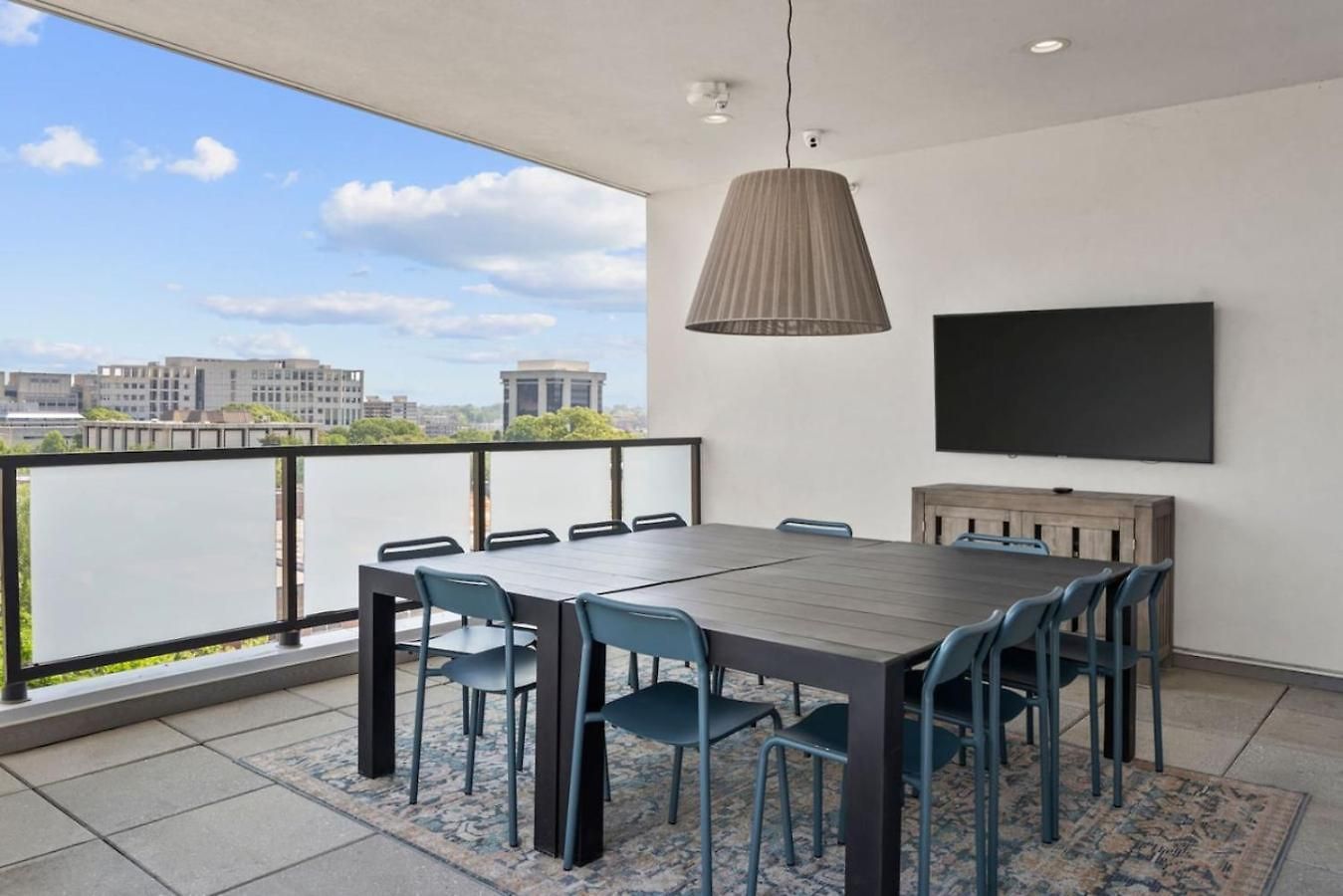 Skyline - Free Parking, Pool, Views Charlotte
