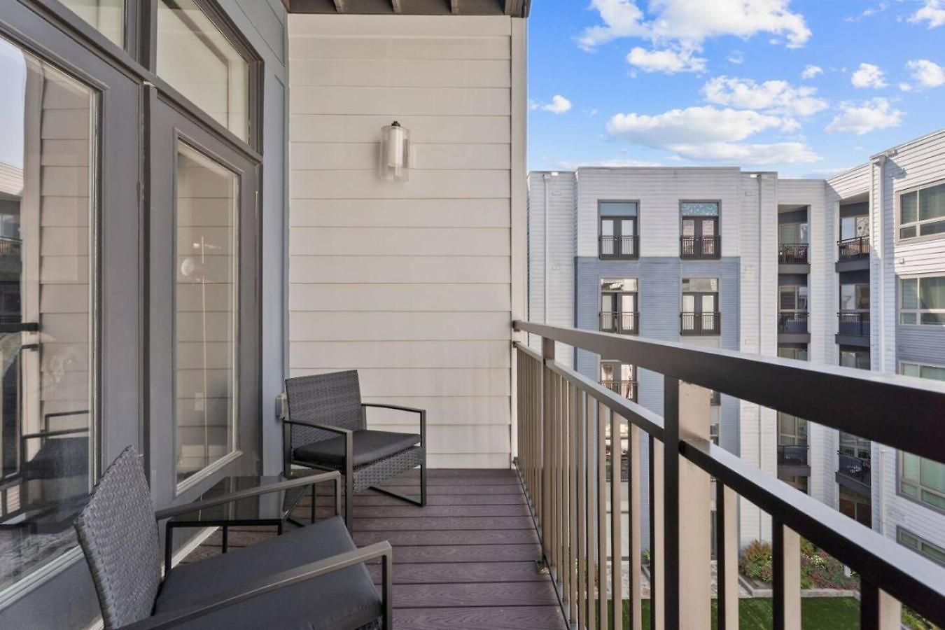 Apartment Queen Haven - Free Parking, Pool, Balcony *