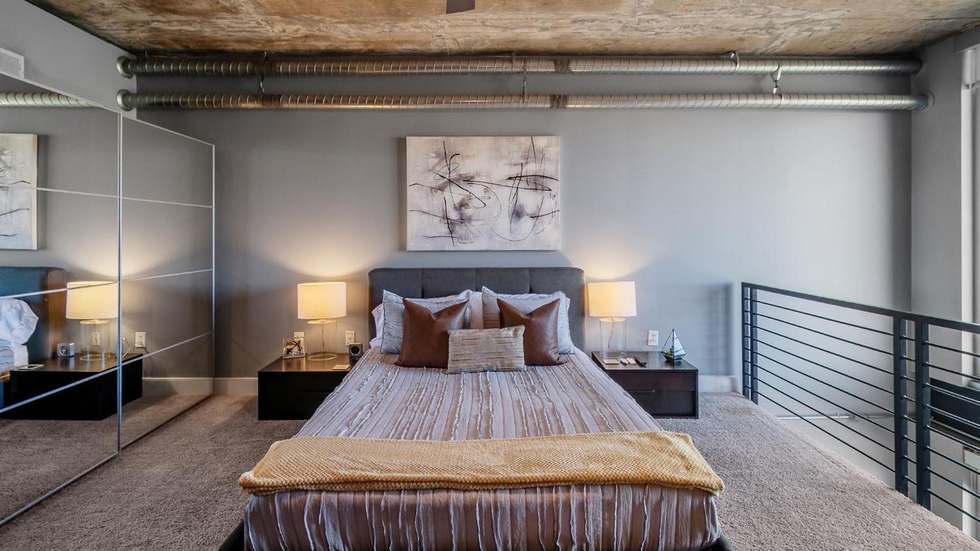 Apartment Modern Uptown Loft - Corporate-ready - Views