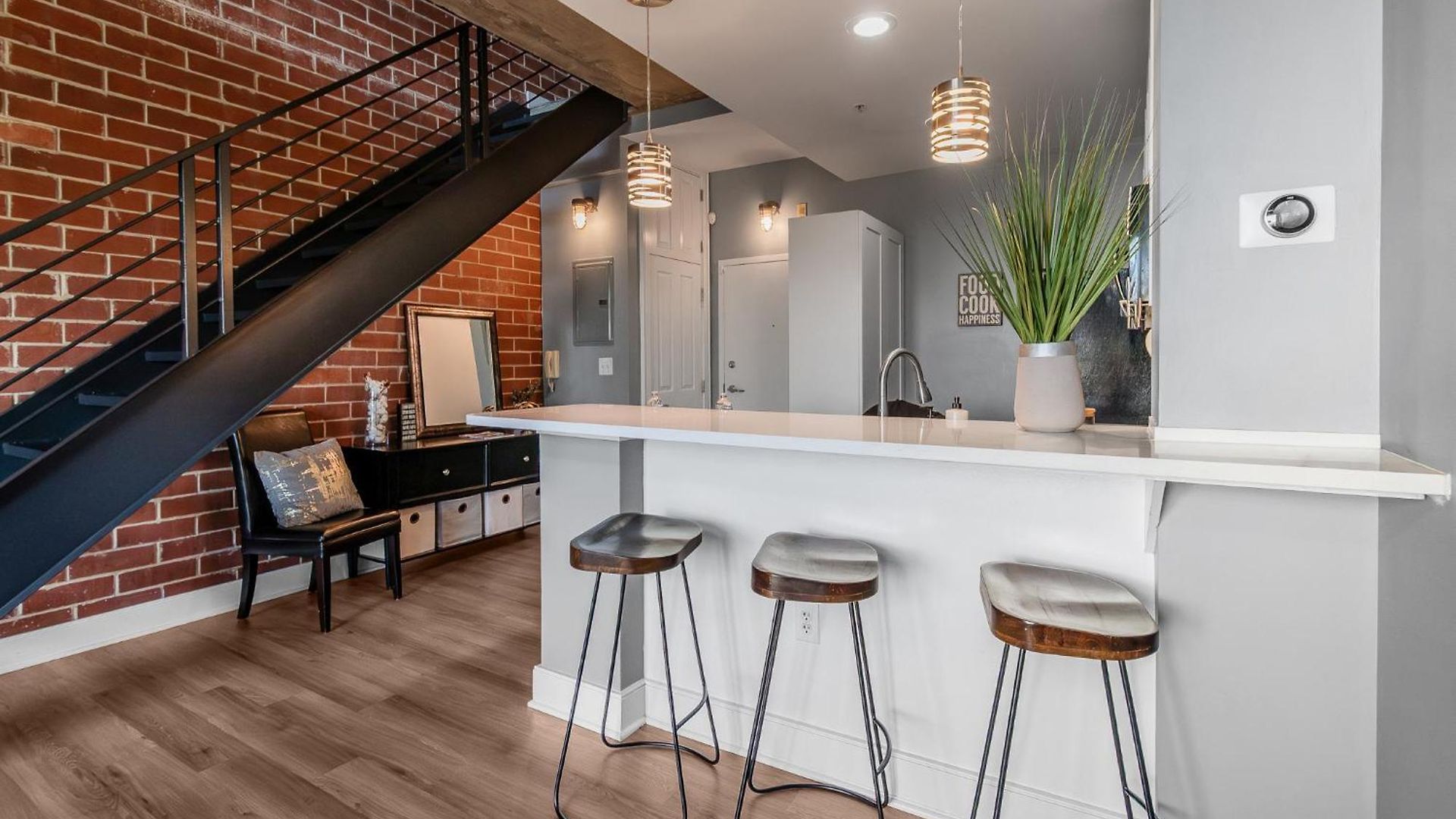 Modern Uptown Loft - Corporate-ready - Views Apartment *