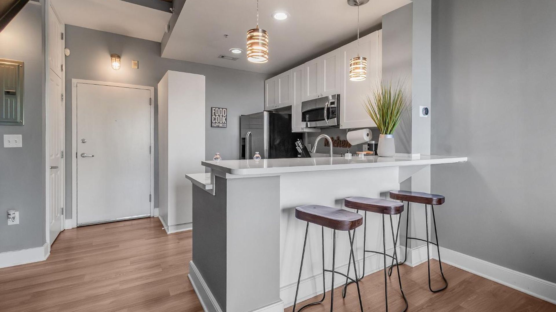 Apartment Modern Uptown Loft - Corporate-ready - Views *