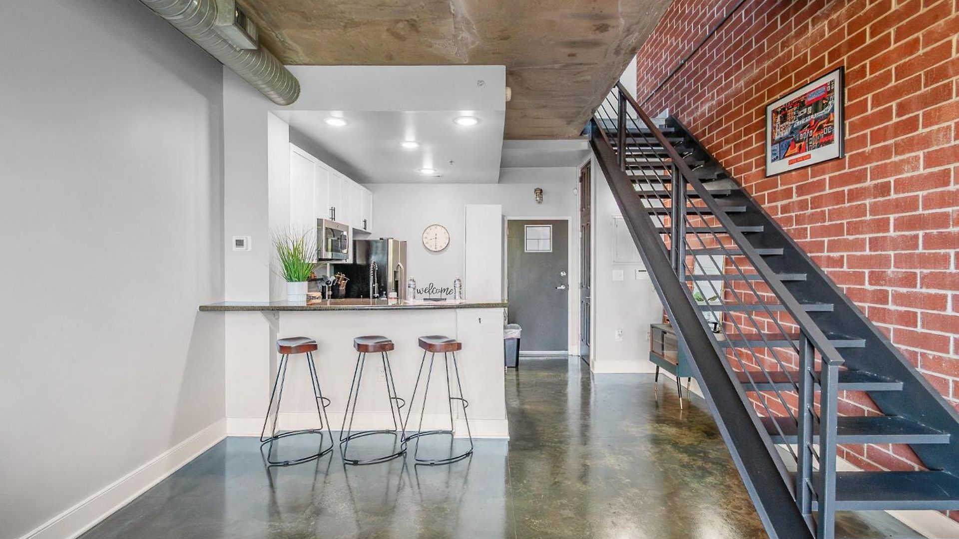 Modern Uptown Loft - Corporate-ready - Views Apartment