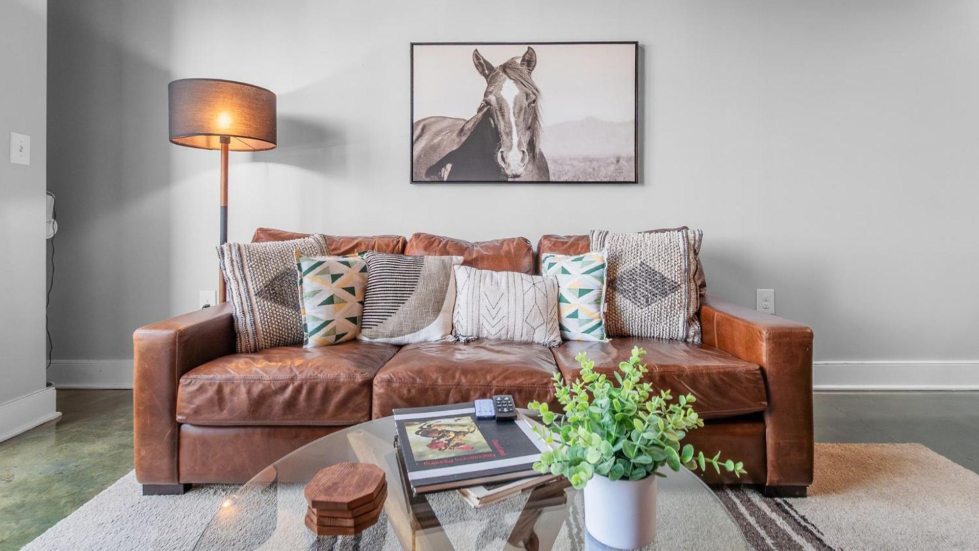 Apartment Modern Uptown Loft - Corporate-ready - Views *