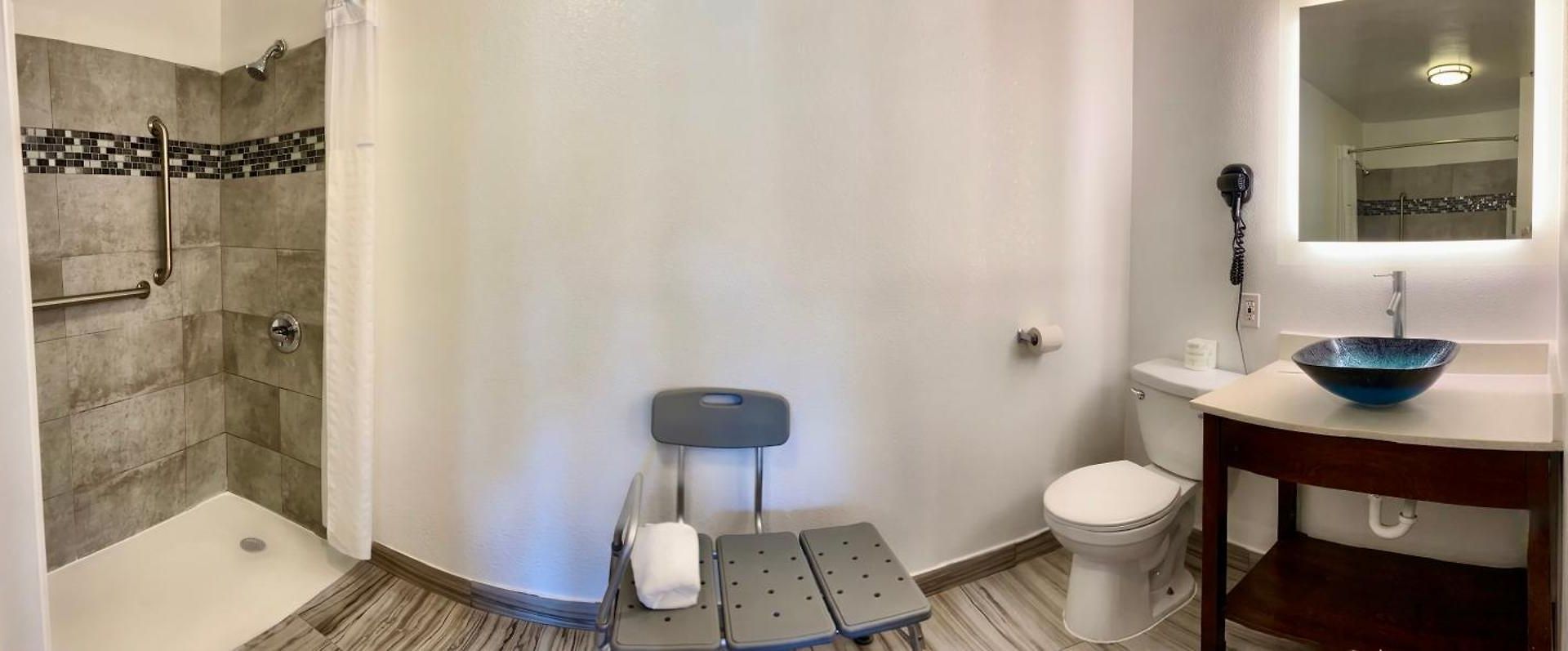 Clarion Pointe Hotel 3*
