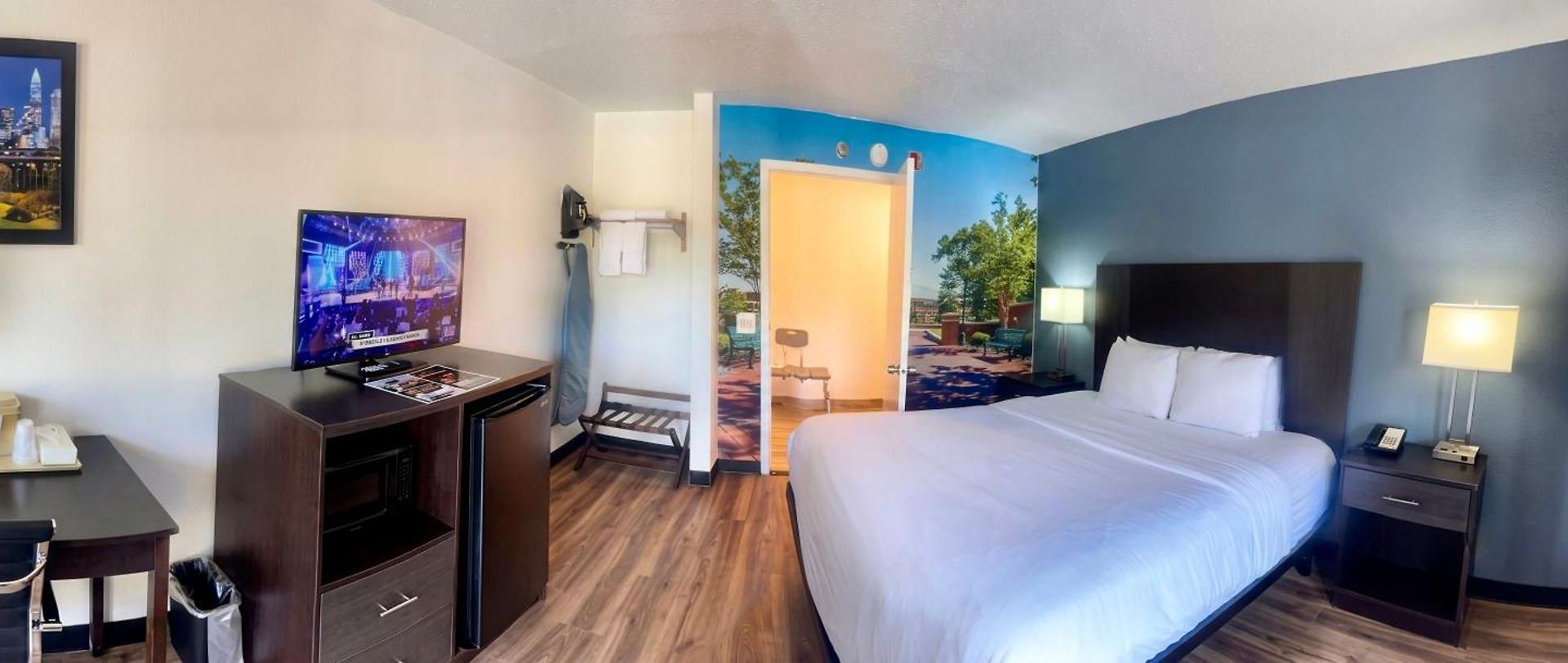 Hotel Clarion Pointe 3*