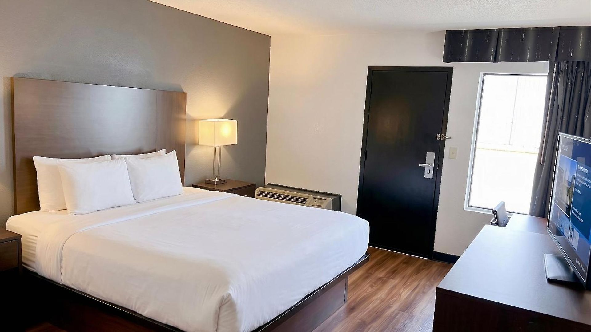 Clarion Pointe 3*
