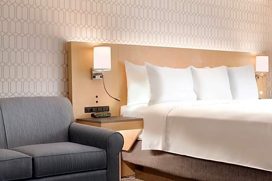 Hotel Radisson Airport 3*