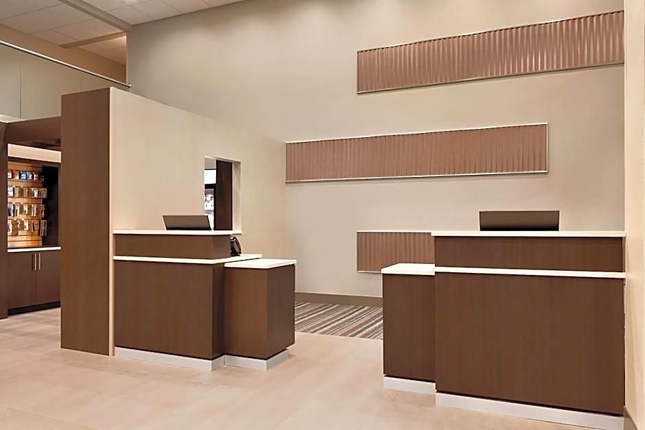 Radisson Airport 3*