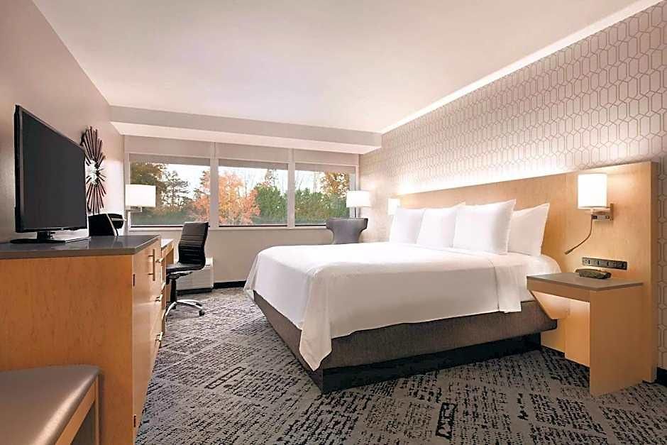 Hotel Radisson Airport 3*