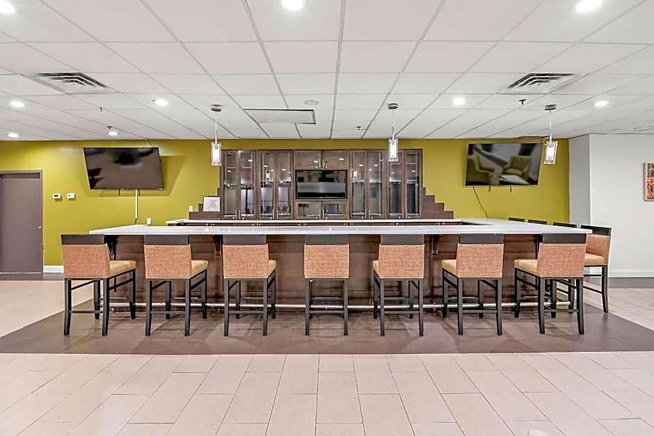 Radisson Airport