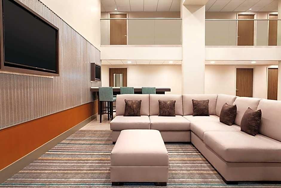 Radisson Airport Hotel 3*