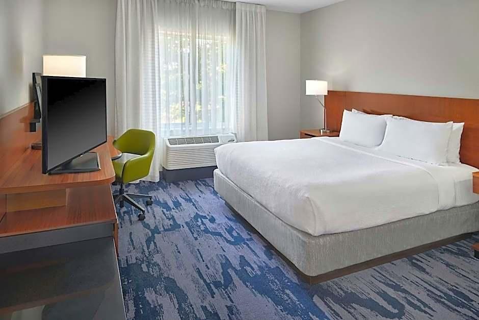 Hotel Fairfield & By Marriott Airport