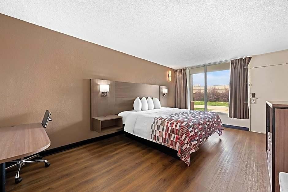 Motel Red Roof - Airport 2*